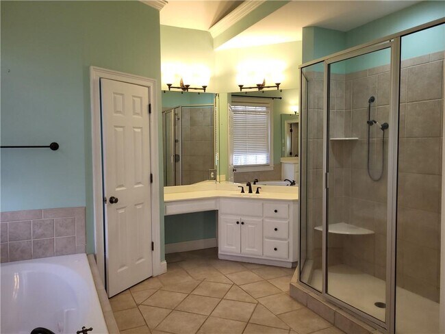 Building Photo - 8291 Fairway Dr