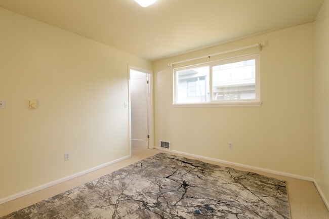 Building Photo - 901 5th Ave N