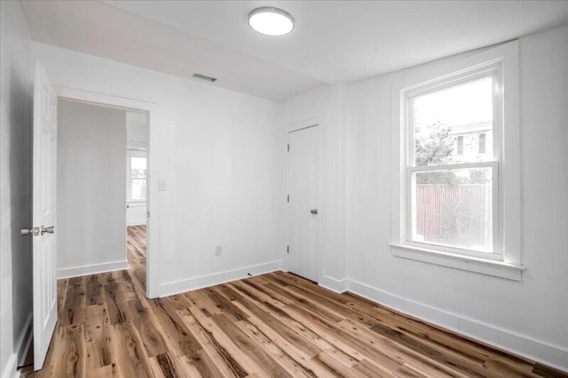 Building Photo - 1609 Buren St