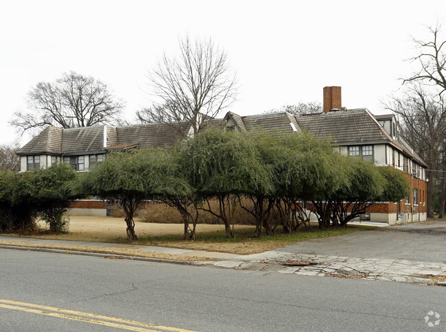 Primary Photo - Tudor Mansion