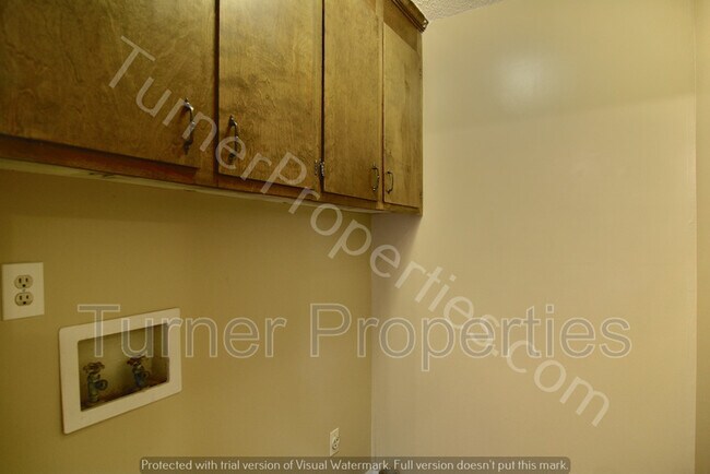 Building Photo - 121 Manorwood Ct