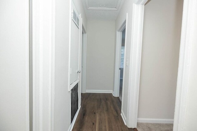 Building Photo - 306 47th St