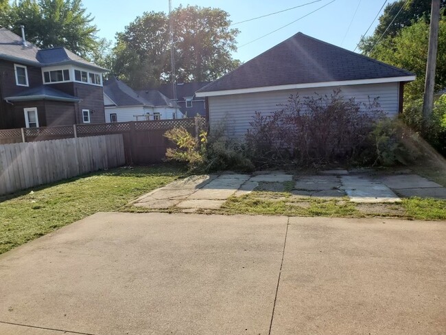 Building Photo - 616 Kimball Ave