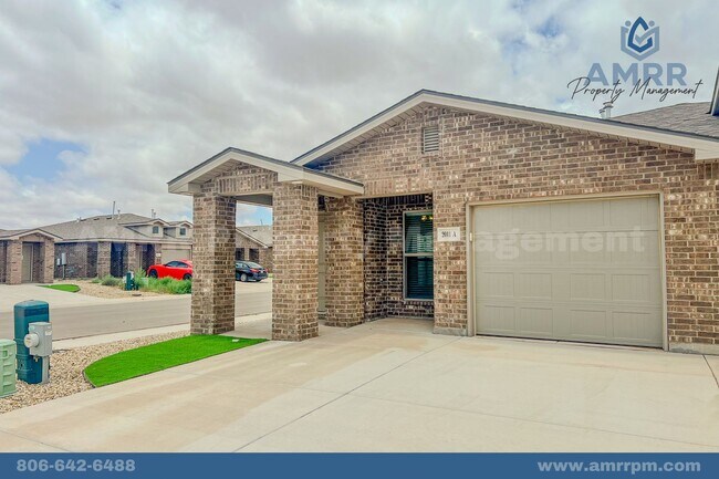 Building Photo - 3 Bedroom Townhome In Harvest Wolfforth!