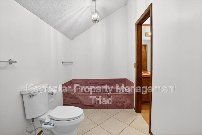 Building Photo - 407 Grenham Rd
