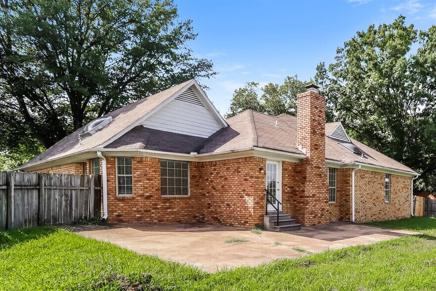 Building Photo - 1104 Fox Trace Cove