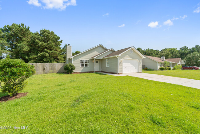 Building Photo - 443 Dion Dr