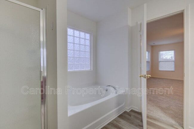 Building Photo - 421 Garden Grove Rd