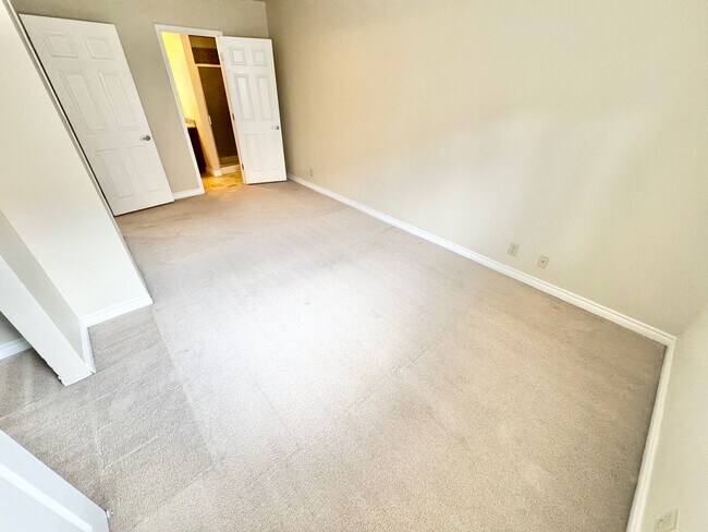 Building Photo - 4361 Alexis Dr