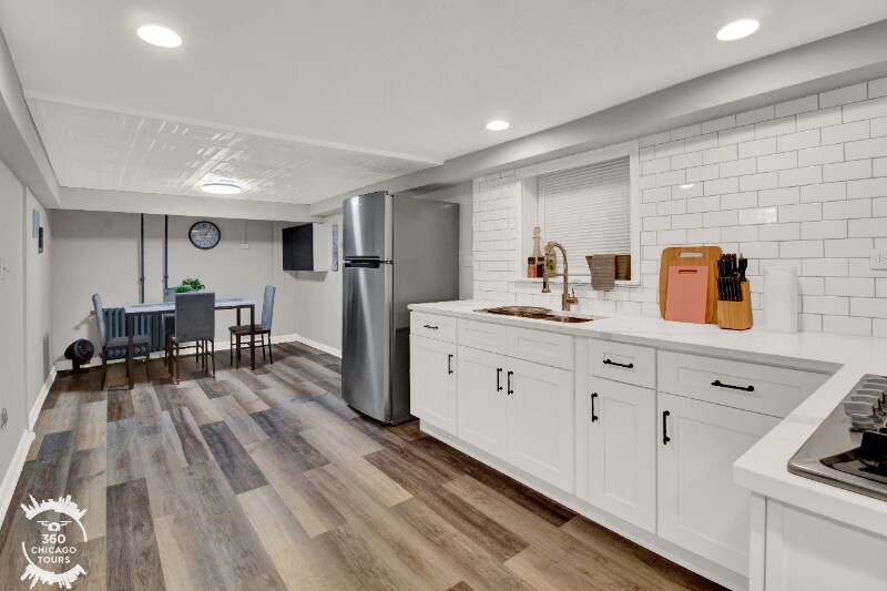 Building Photo - 2438 N Maplewood Ave