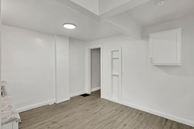 Building Photo - 657-659-659 S Burgess Ave