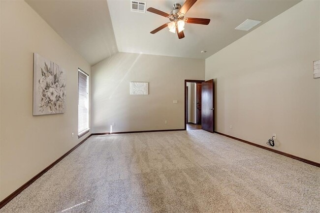 Building Photo - 1920 Fairway Dr