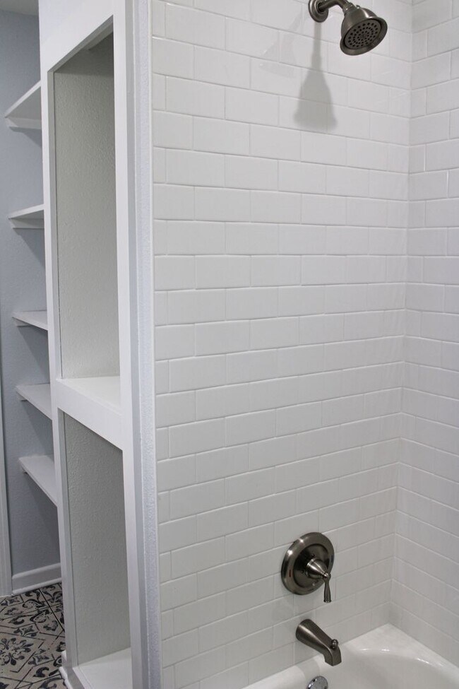 Building Photo - OLMOS PARK TERRACE DUPLEX