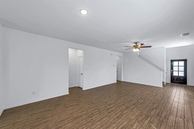 Building Photo - 31319 Whitfield Ct