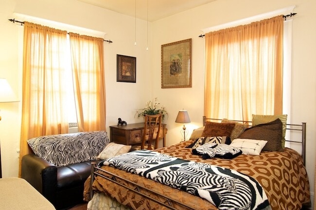 Another themed Studio - The Lindsay Furnished Apartments