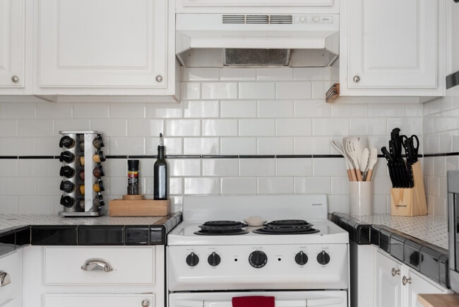 Building Photo - 2015 NW Flanders St