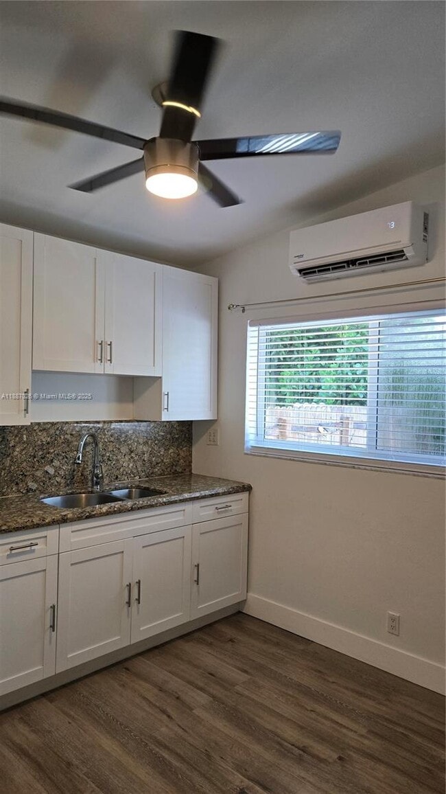 Building Photo - 960 SW 42nd Ave