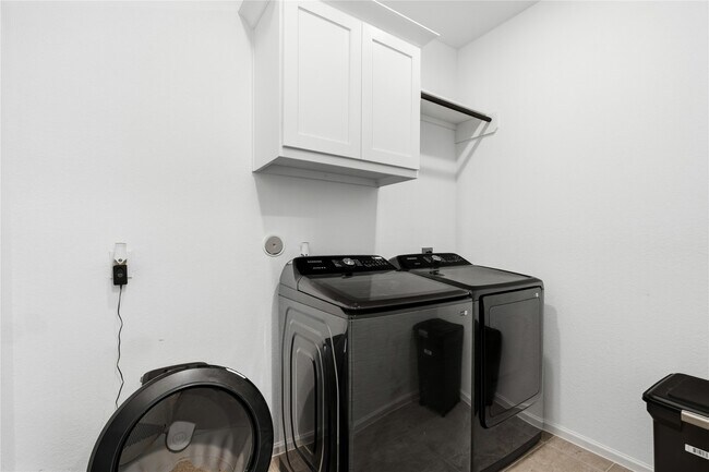 Building Photo - 2427 Mount Healy Ct
