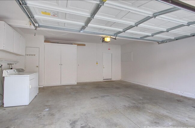 Building Photo - 10878 Creekbridge Pl