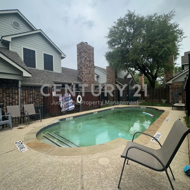 Building Photo - Beautiful 2-Story 2/2 Condo Located in Cop...