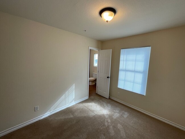 Building Photo - 6403 Aspen Hill