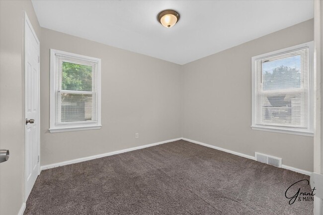 Building Photo - 4 Bedroom Home - $1,550