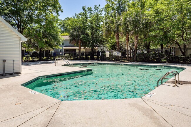 Building Photo - 7988 Shadow Oak Dr