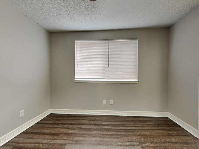Building Photo - 6907 Foxside Ln