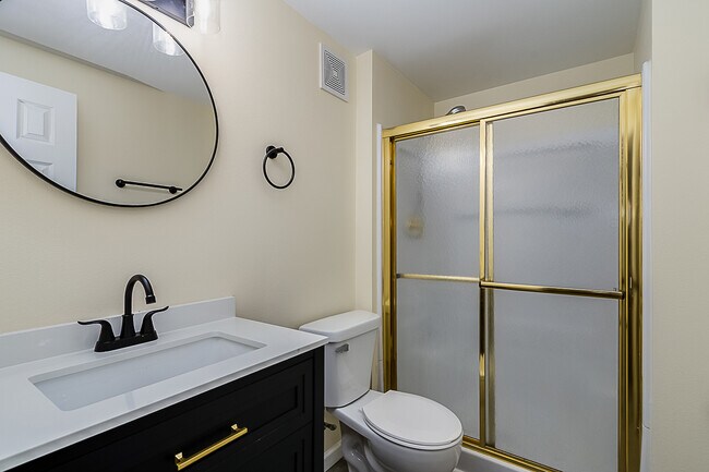 Building Photo - 1724 Westchester Ln