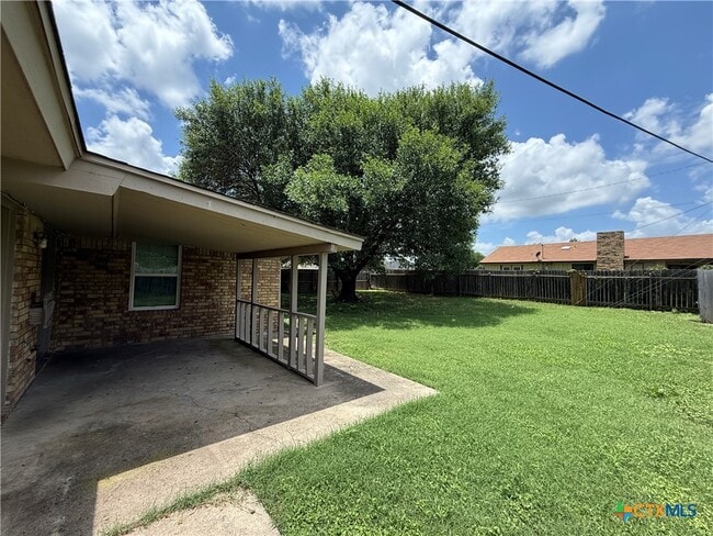 Building Photo - 2401 Ridglea Ct