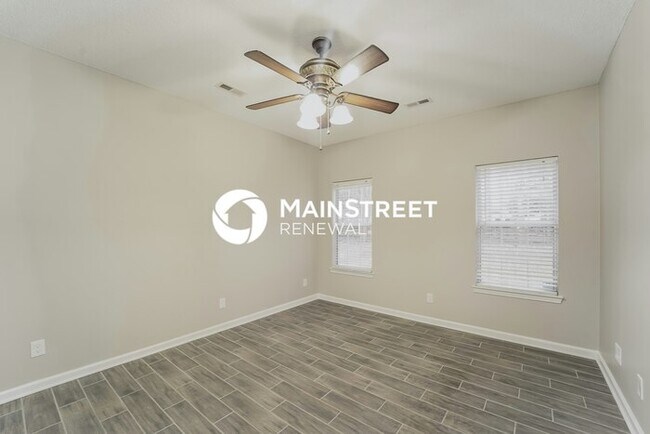 Building Photo - 3 Bedroom Pet-Friendly Home in Charlotte, NC with Main Street Renewal