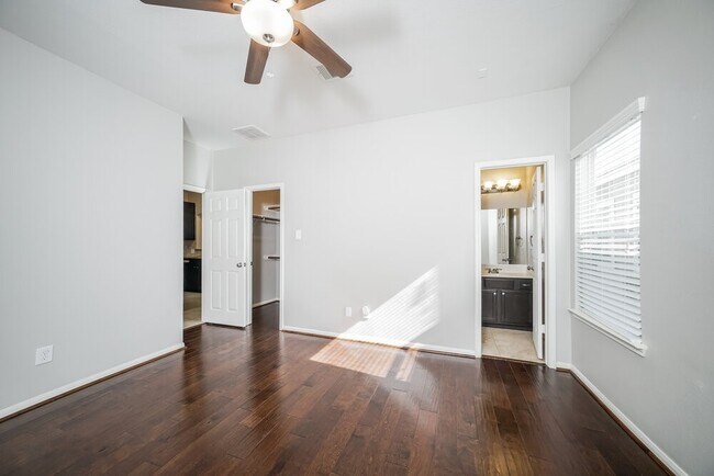 Building Photo - 4043 Mossy Pl Ln