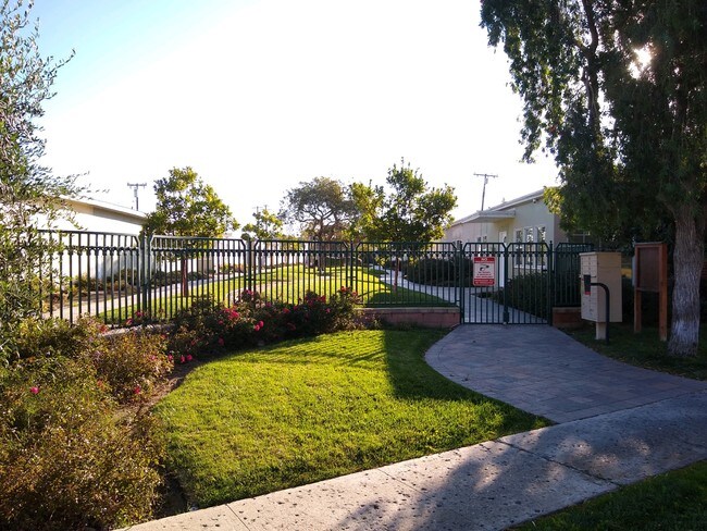 Primary Photo - 130 N Surfside Dr