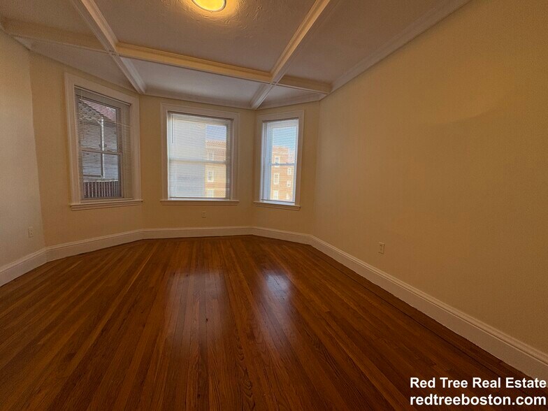 Building Photo - 73 Thatcher St