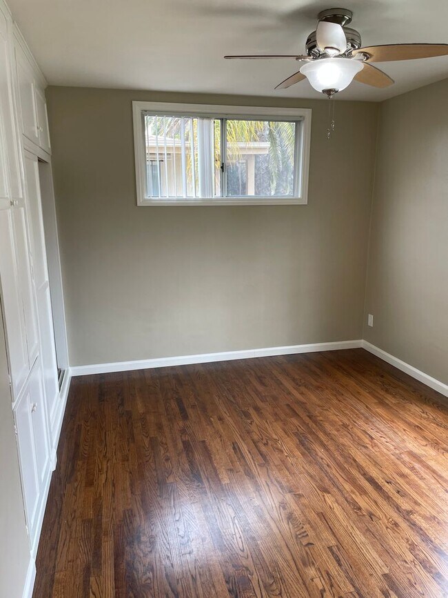 Building Photo - Large 1 Bed/1 Bath Hillcrest