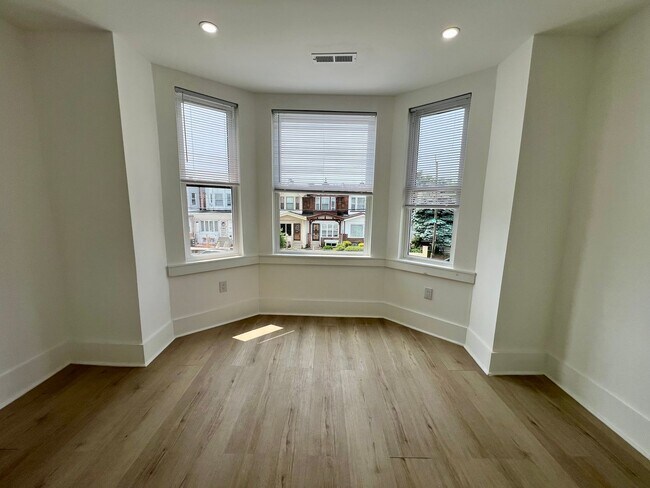 Building Photo - Luxurious 2-Bedroom Apartment in Cobbs Cre...