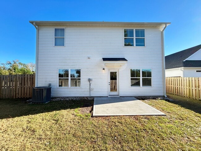 Building Photo - The Landing at Lewis Creek |