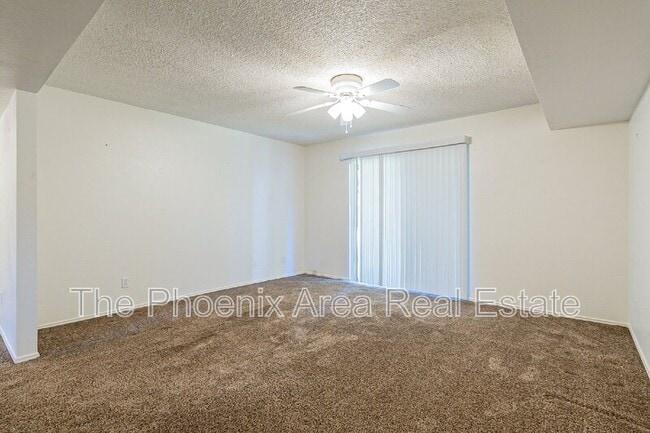 Building Photo - 2232 W Lindner Ave