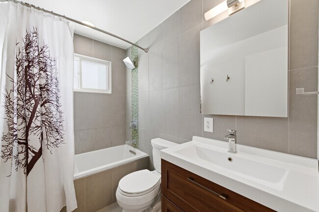 Building Photo - 1346 Phillips Ln