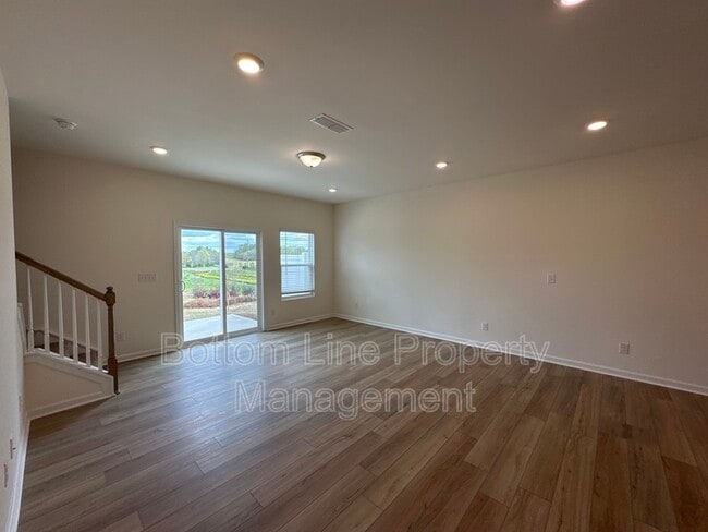 Building Photo - 5278 Maynard Hl Dr