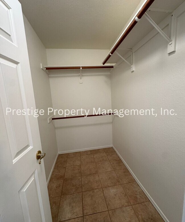 Building Photo - Charming All Tile 4/2 Rita Ranch Home