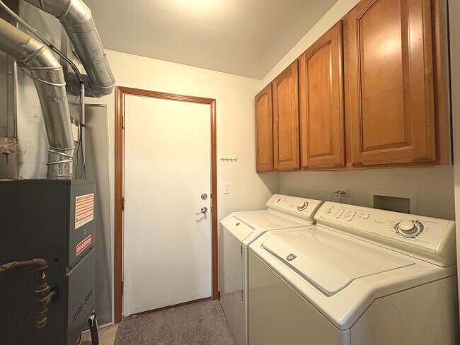 Building Photo - 1635 S Candlestick Way