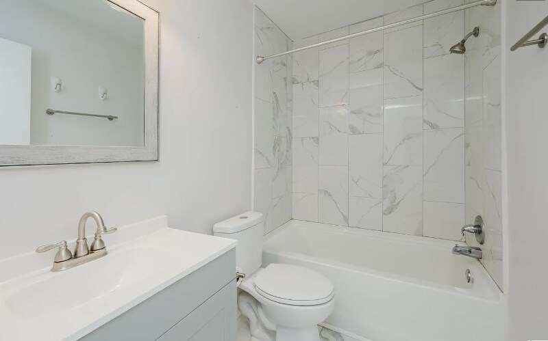 Building Photo - 2033 E Lake Blvd