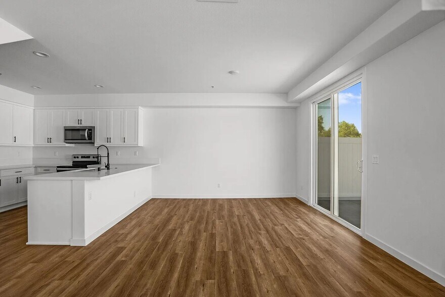 Building Photo - 5834 Norwood Ave