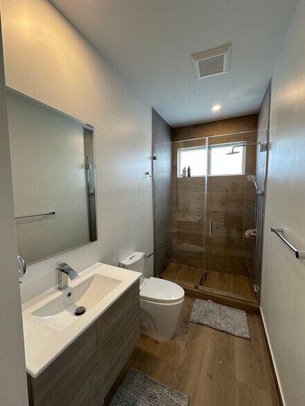 Building Photo - 2109 SW 18th Ave