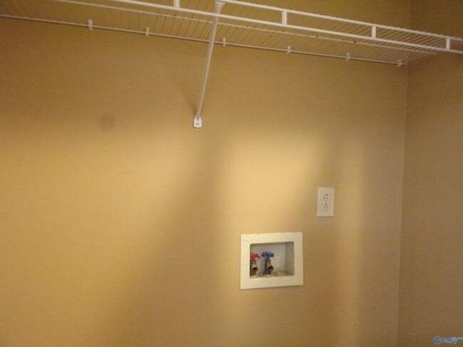 Building Photo - 100 Tess Cir