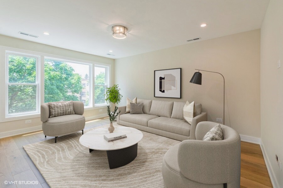 Building Photo - 7026 W Diversey Ave