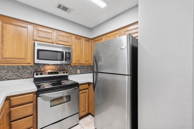 Building Photo - North Alington Condo close to the Entertainment District