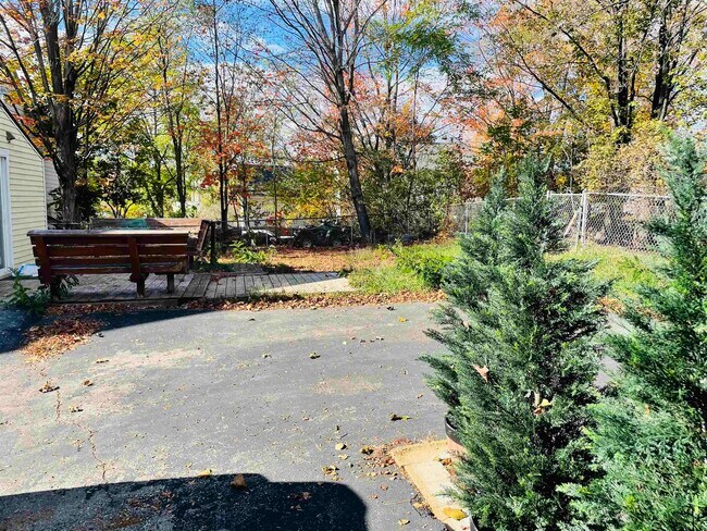 Building Photo - 17 Arch St