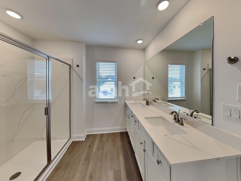 Building Photo - 347 Hickory Pointe Rd